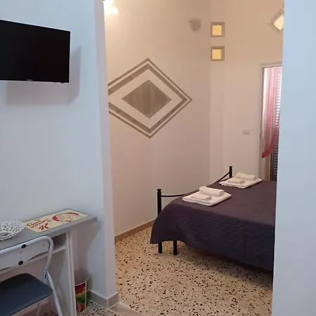Marielle Maison Red/grey Guest house *