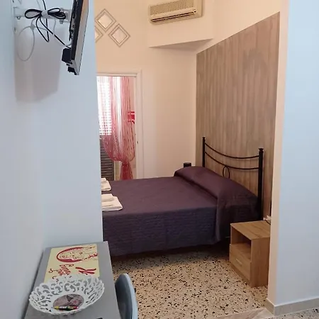 Marielle Maison Red/grey Guest house